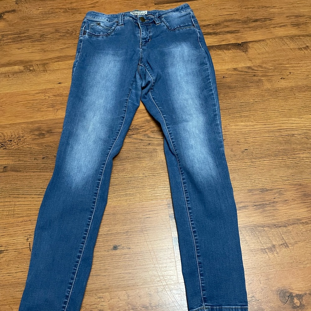 Women's butt lifting jeans! Size 8 stretch.